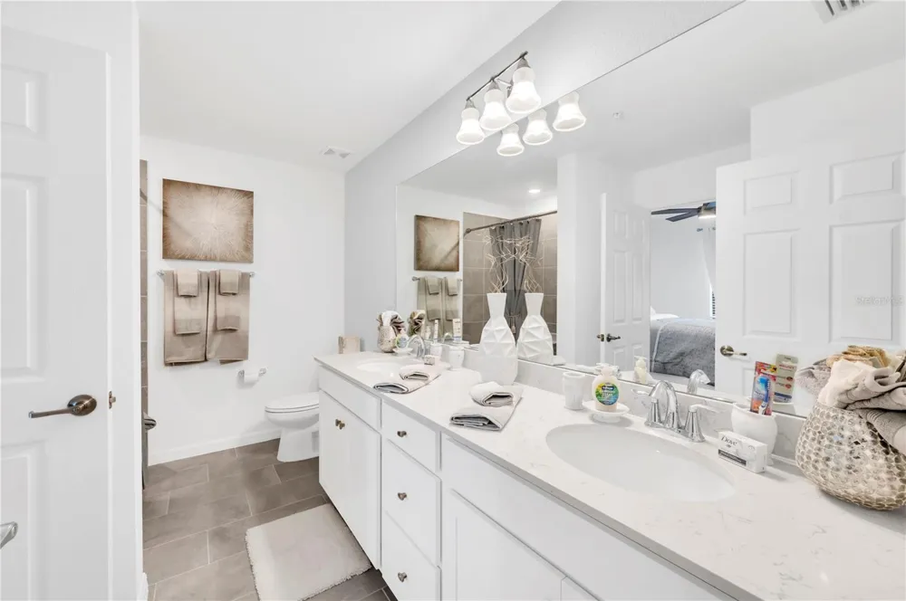 18114 GAWTHROP DRIVE #201 Lakewood Ranch, FL 34211