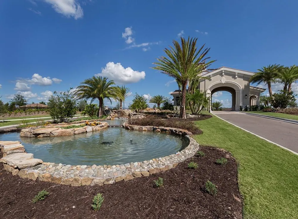 18114 GAWTHROP DRIVE #201 Lakewood Ranch, FL 34211