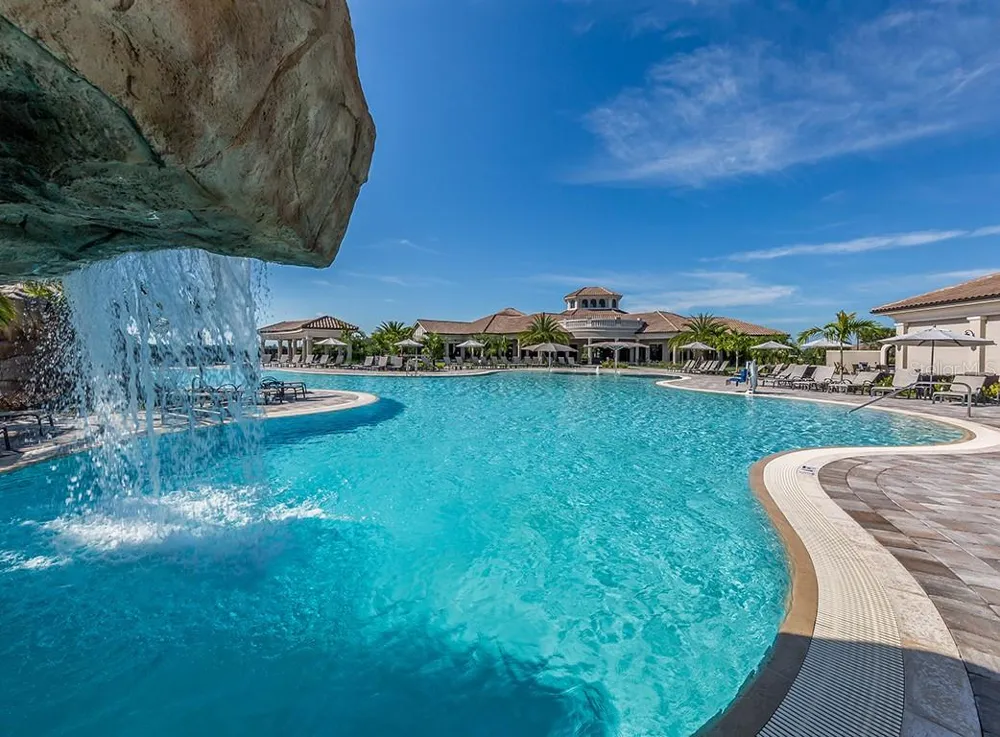 18114 GAWTHROP DRIVE #201 Lakewood Ranch, FL 34211