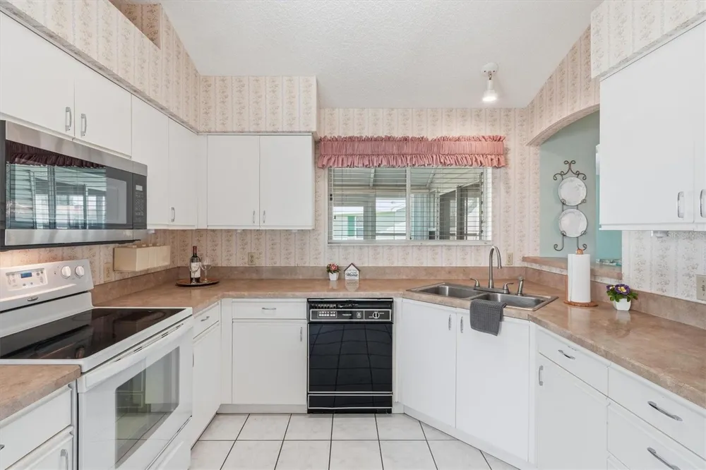 1260 GRANADA COURT Lady Lake, FL 32159