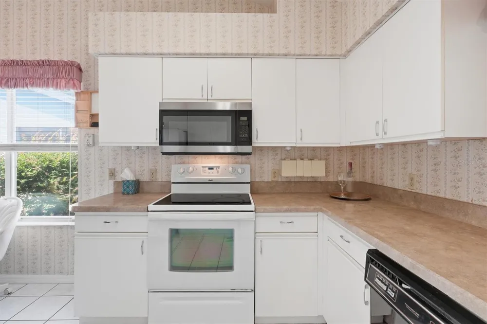 1260 GRANADA COURT Lady Lake, FL 32159