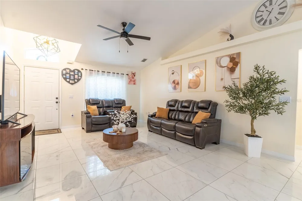 930 HICKS ROAD Lakeland, FL 33813