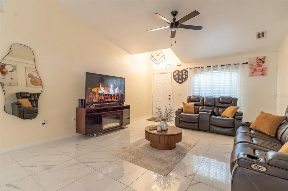 930 HICKS ROAD Lakeland, FL 33813
