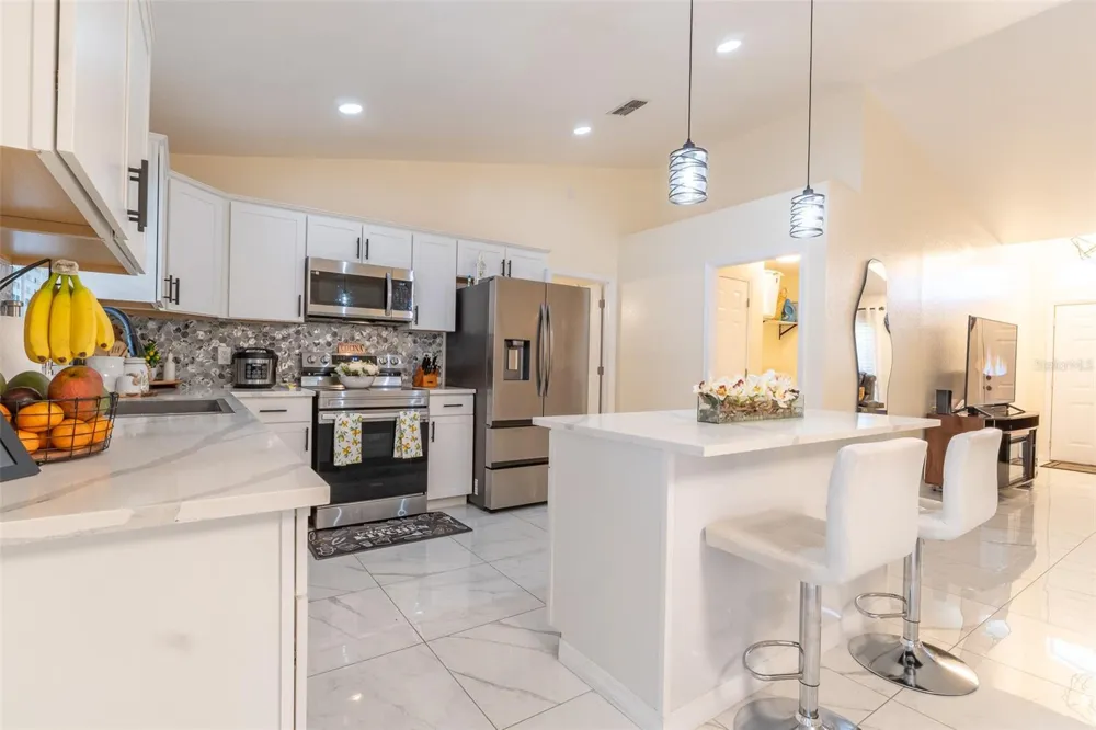 930 HICKS ROAD Lakeland, FL 33813