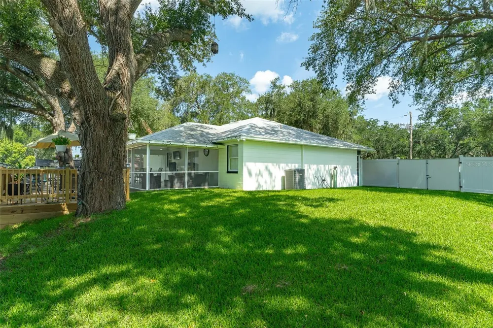 930 HICKS ROAD Lakeland, FL 33813