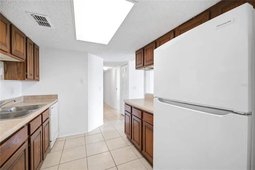 123 LOBLOLLY COURT #B Oldsmar, FL 34677