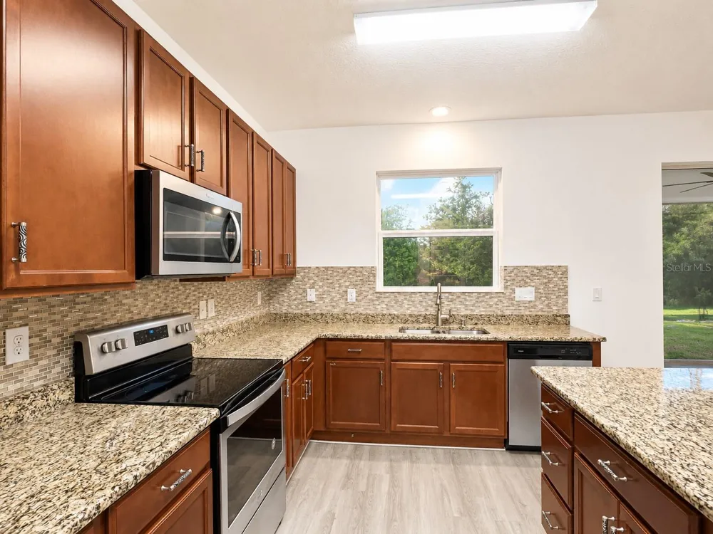 9126 FREEDOM HILL DR Seffner, FL 33584