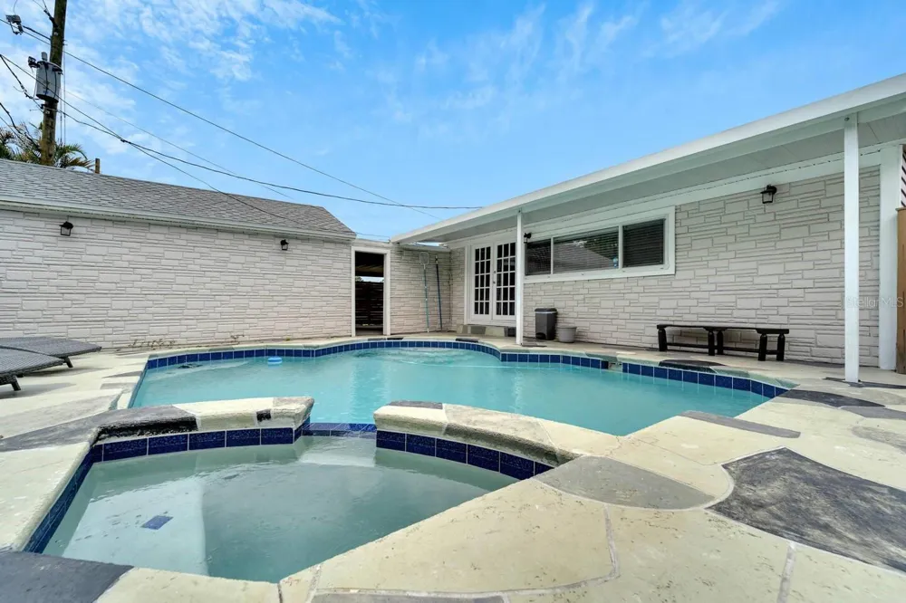 2219 16TH STREET St Petersburg, FL 33704