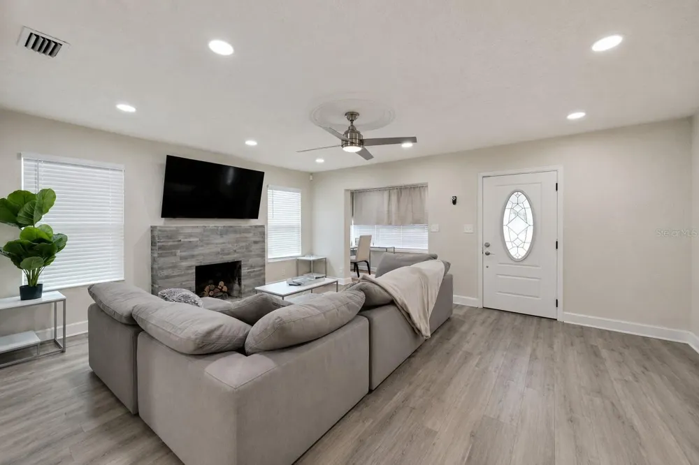 2219 16TH STREET St Petersburg, FL 33704
