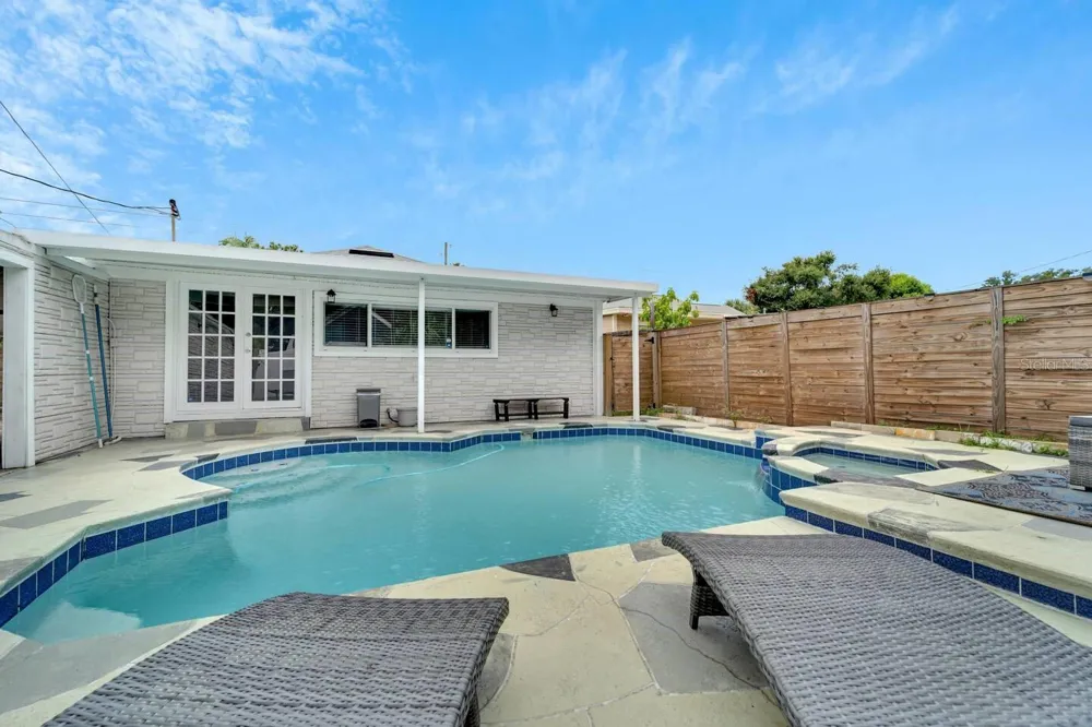 2219 16TH STREET St Petersburg, FL 33704