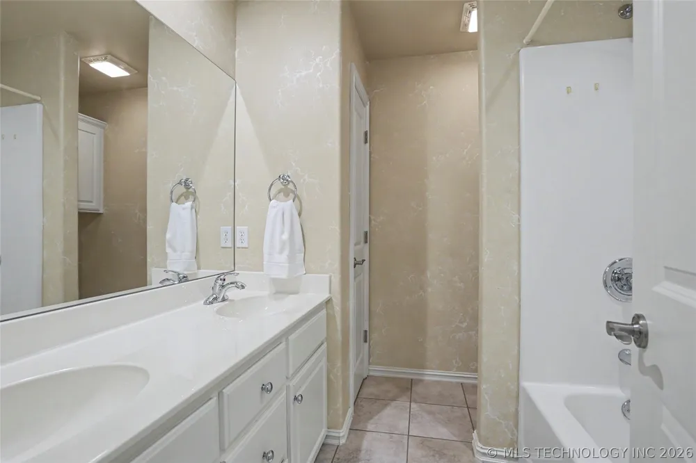 2325 W Lowry Road Claremore, OK 74017