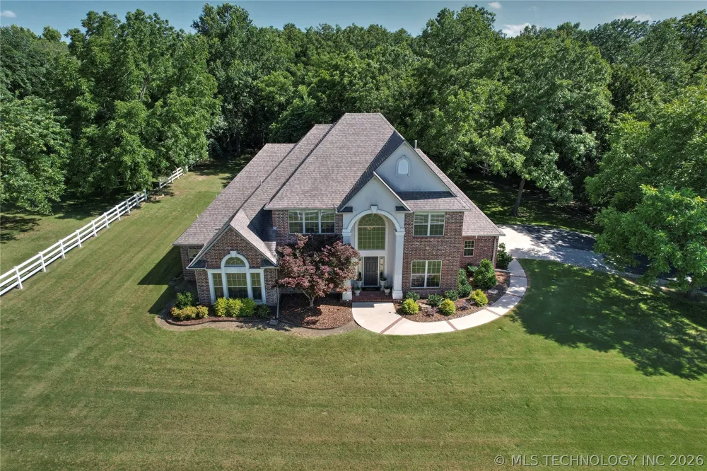 2325 W Lowry Road Claremore, OK 74017
