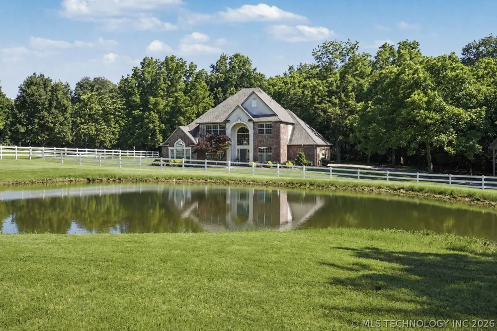 2325 W Lowry Road Claremore, OK 74017