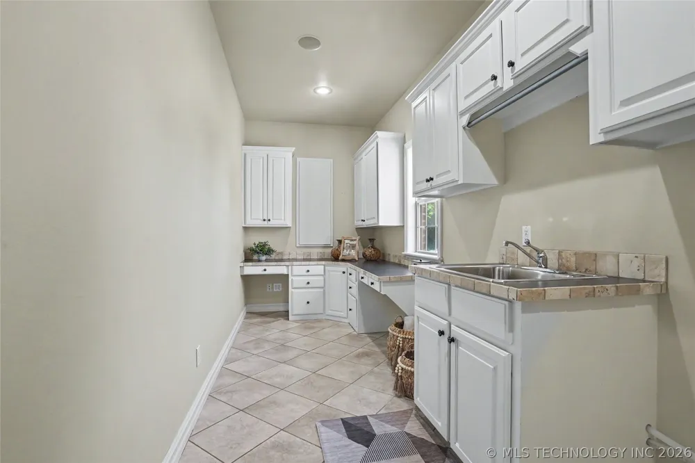 2325 W Lowry Road Claremore, OK 74017
