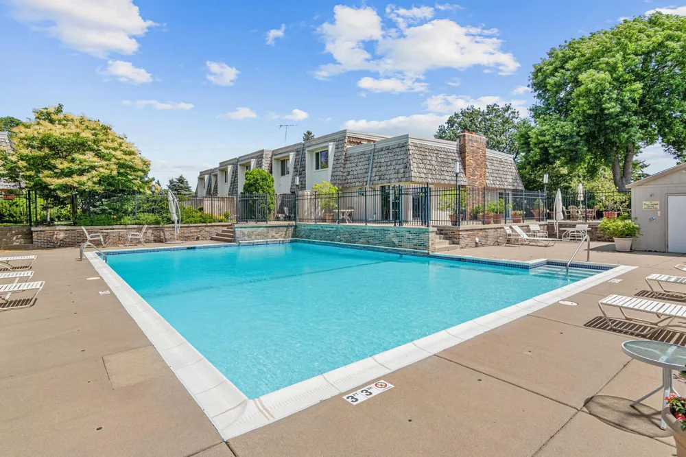 6052 Golden Valley Road Golden Valley, MN 55422