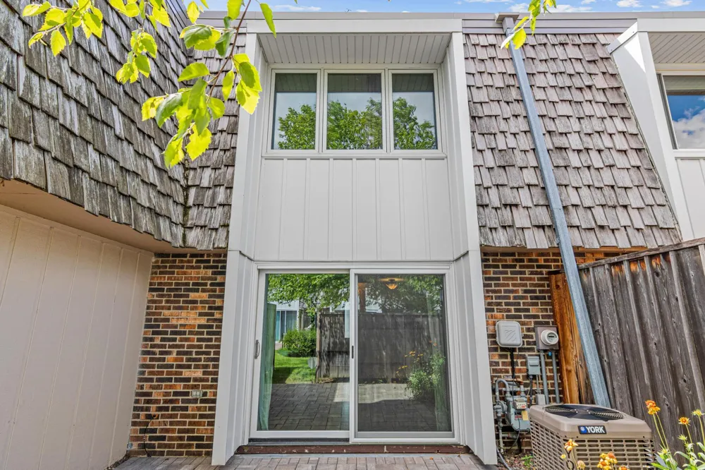 6052 Golden Valley Road Golden Valley, MN 55422