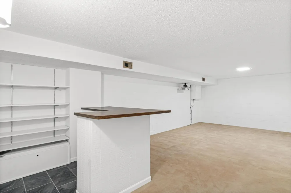 6052 Golden Valley Road Golden Valley, MN 55422