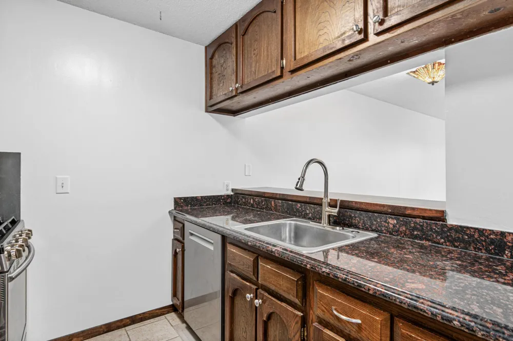 6052 Golden Valley Road Golden Valley, MN 55422