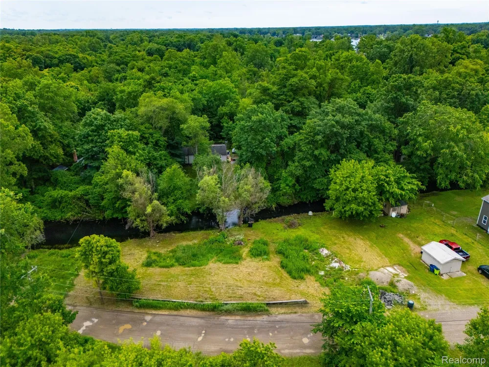 9731 Portage Trail White Lake Charter Township, MI 48386