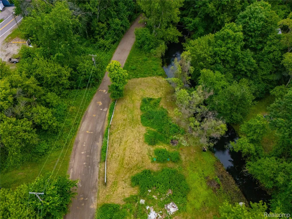 9731 Portage Trail White Lake Charter Township, MI 48386