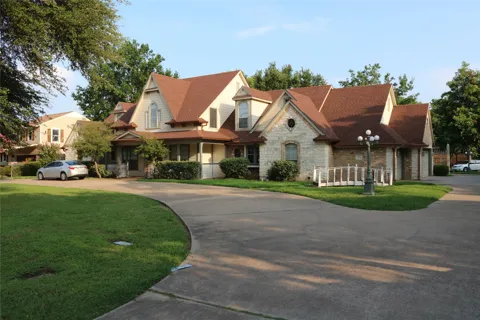 3010 Saint Lo