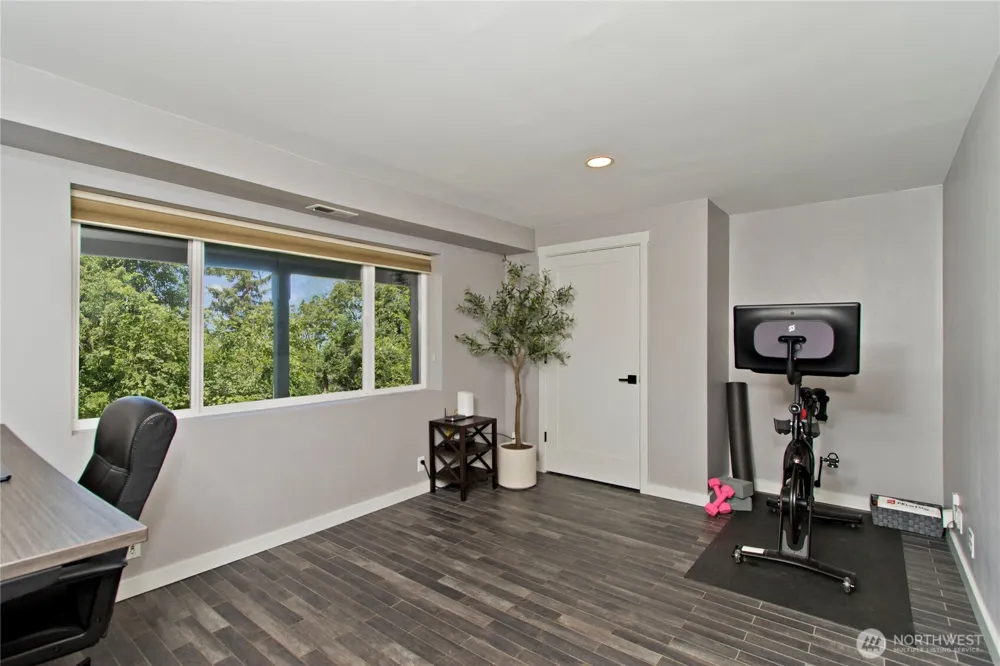 4935 116th Place SE Bellevue, WA 98006