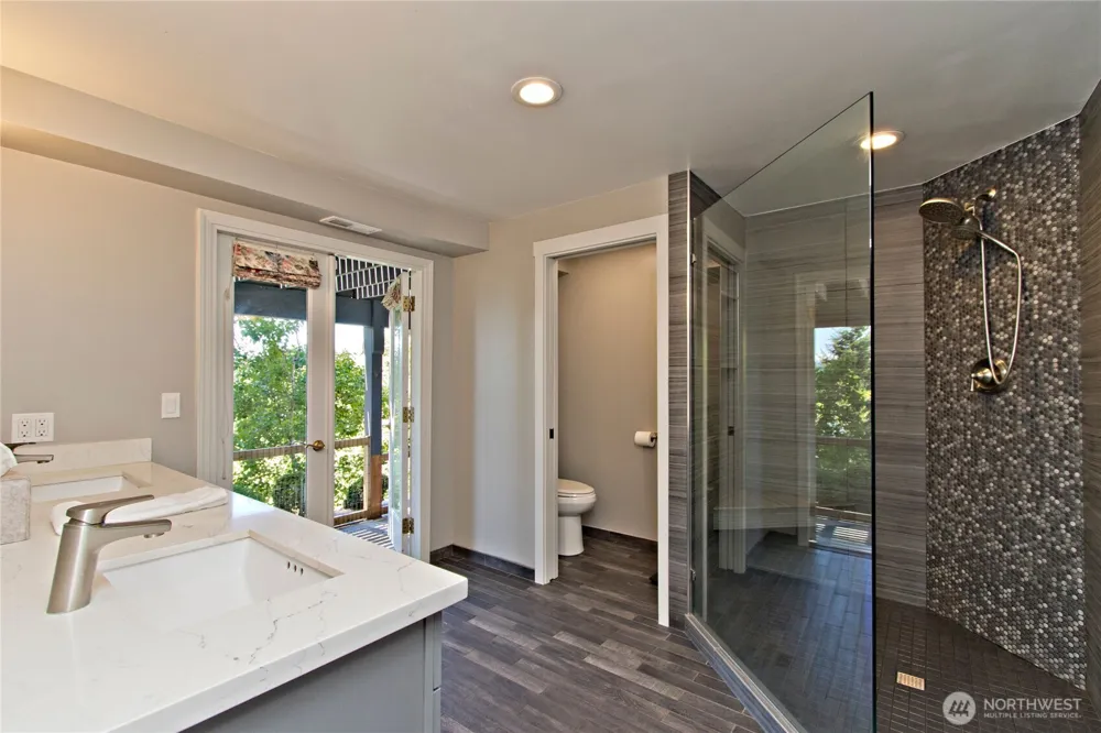 4935 116th Place SE Bellevue, WA 98006