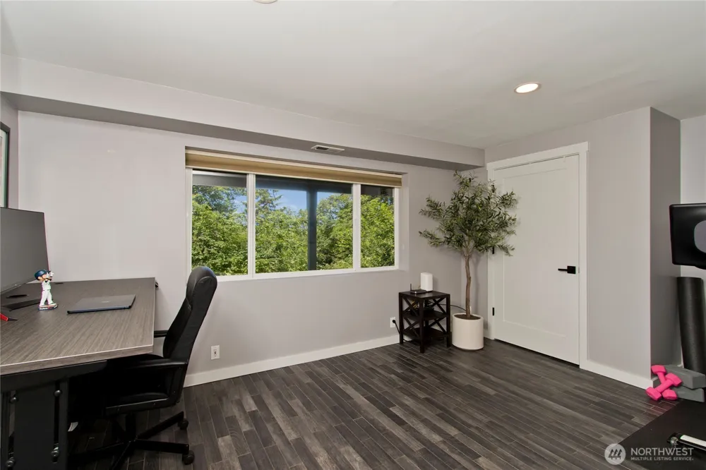 4935 116th Place SE Bellevue, WA 98006