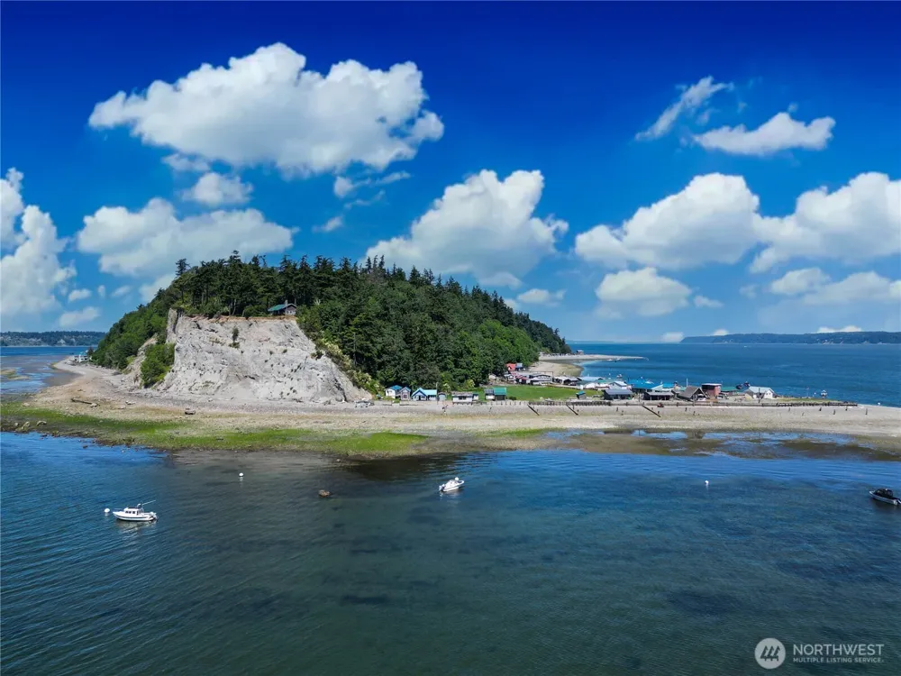 2 S Pilchuck Ave Hat Island, WA 98206
