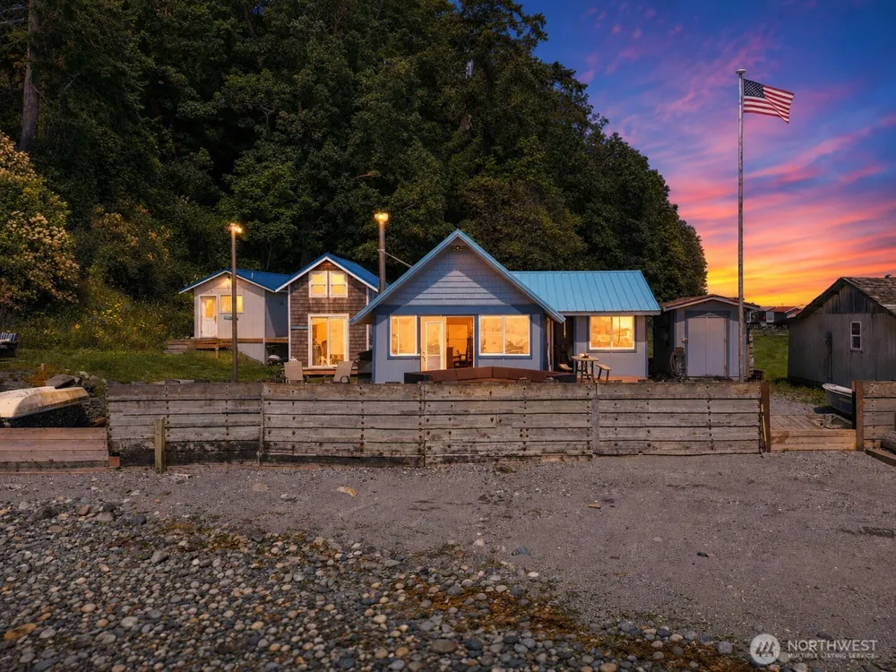 2 S Pilchuck Ave Hat Island, WA 98206