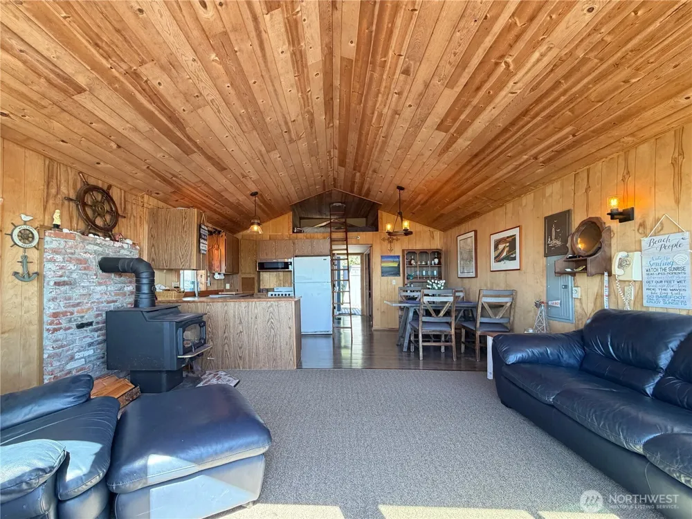 2 S Pilchuck Ave Hat Island, WA 98206
