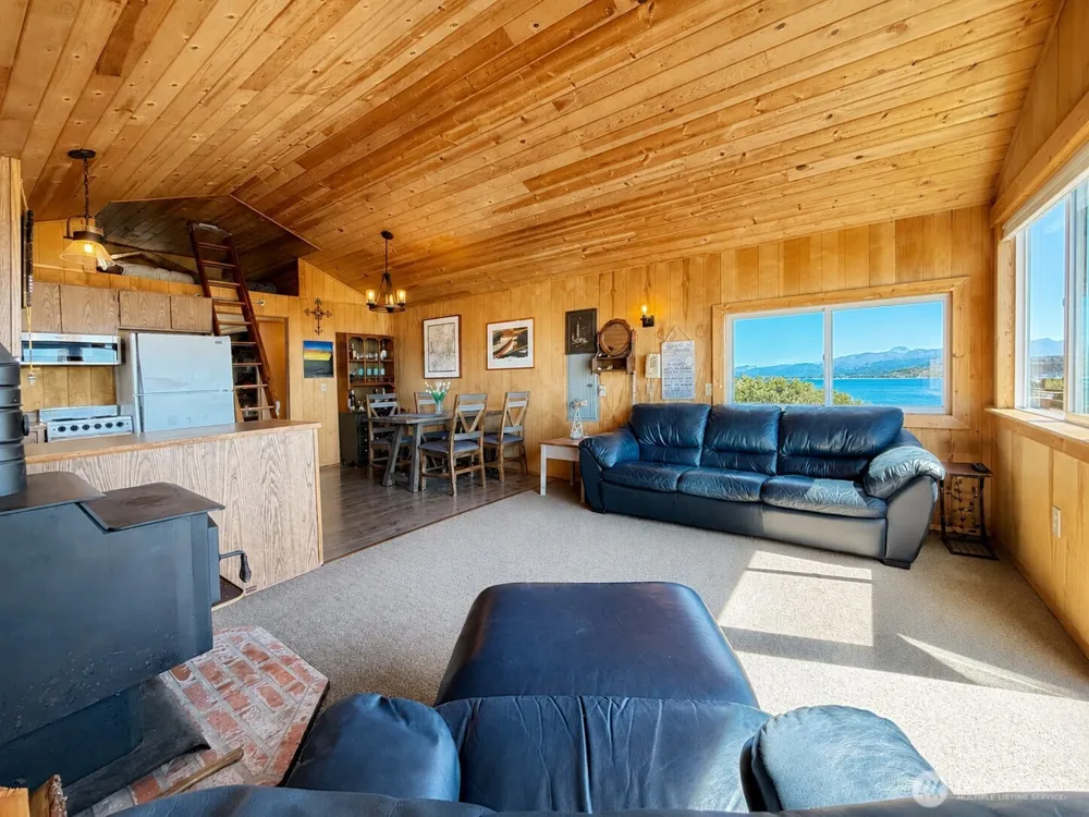 2 S Pilchuck Ave Hat Island, WA 98206