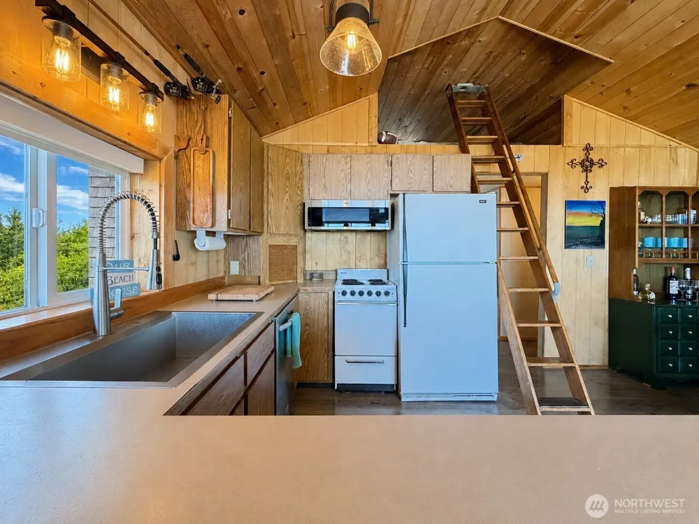 2 S Pilchuck Ave Hat Island, WA 98206