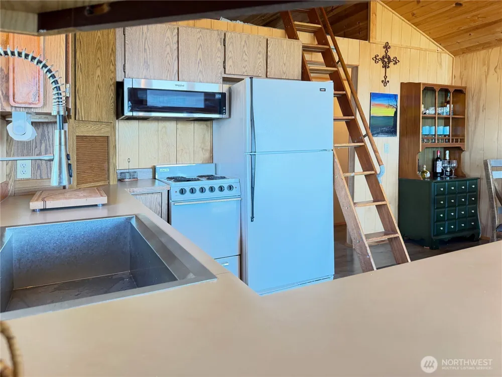 2 S Pilchuck Ave Hat Island, WA 98206
