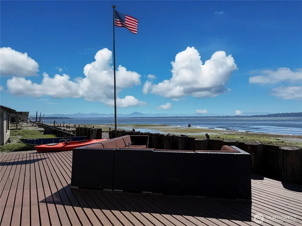 2 S Pilchuck Ave Hat Island, WA 98206