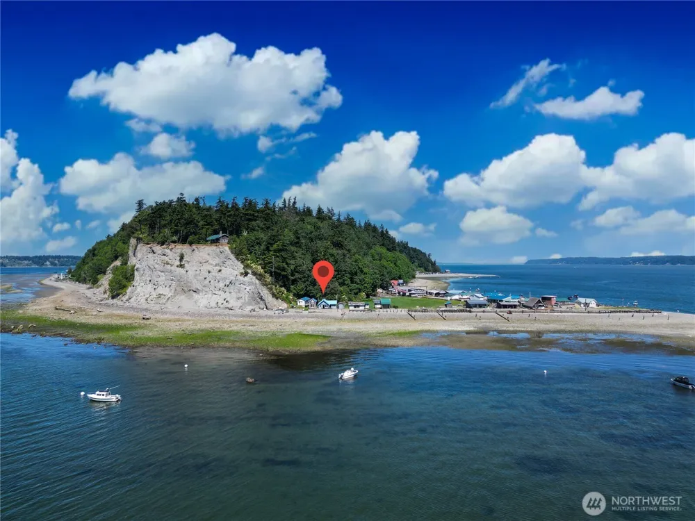 2 S Pilchuck Ave Hat Island, WA 98206