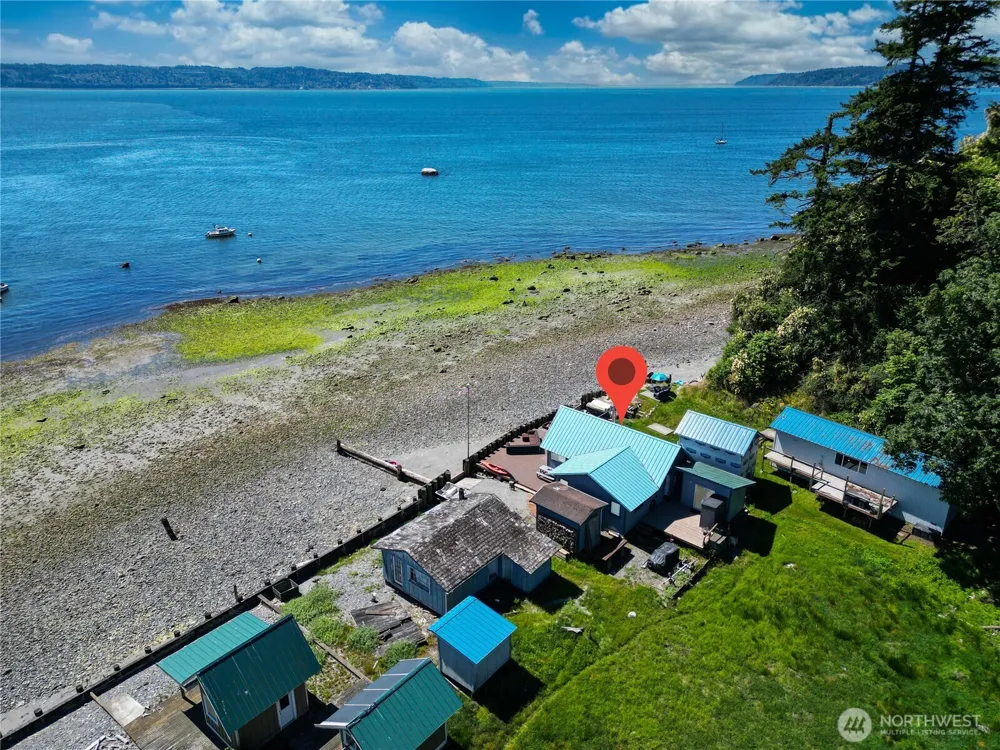 2 S Pilchuck Ave Hat Island, WA 98206