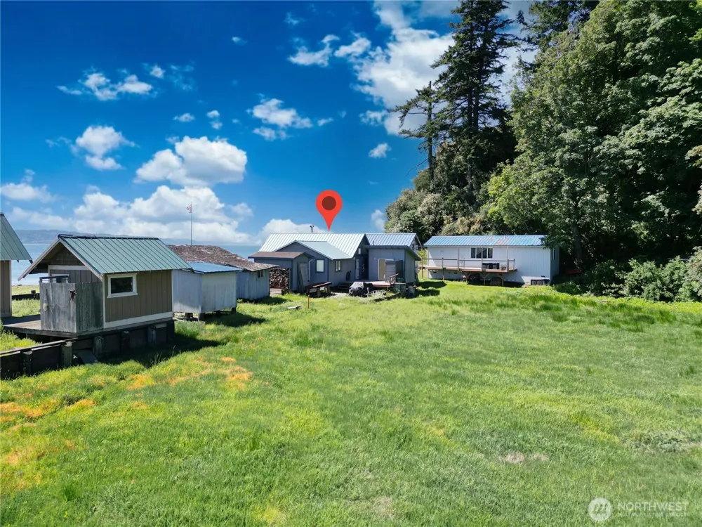 2 S Pilchuck Ave Hat Island, WA 98206