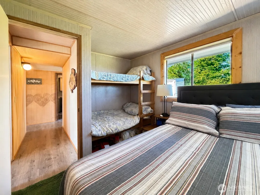 2 S Pilchuck Ave Hat Island, WA 98206