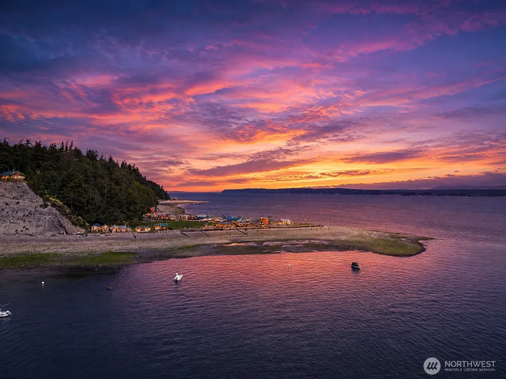 2 S Pilchuck Ave Hat Island, WA 98206
