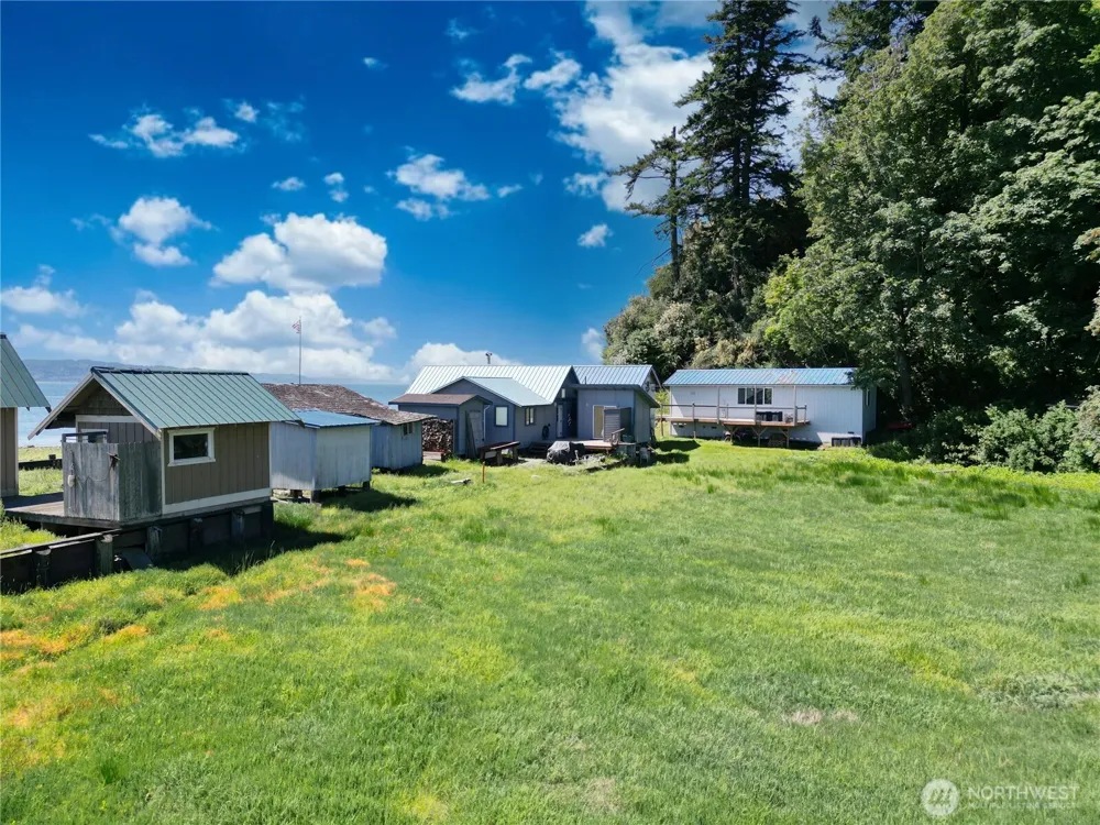 2 S Pilchuck Ave Hat Island, WA 98206