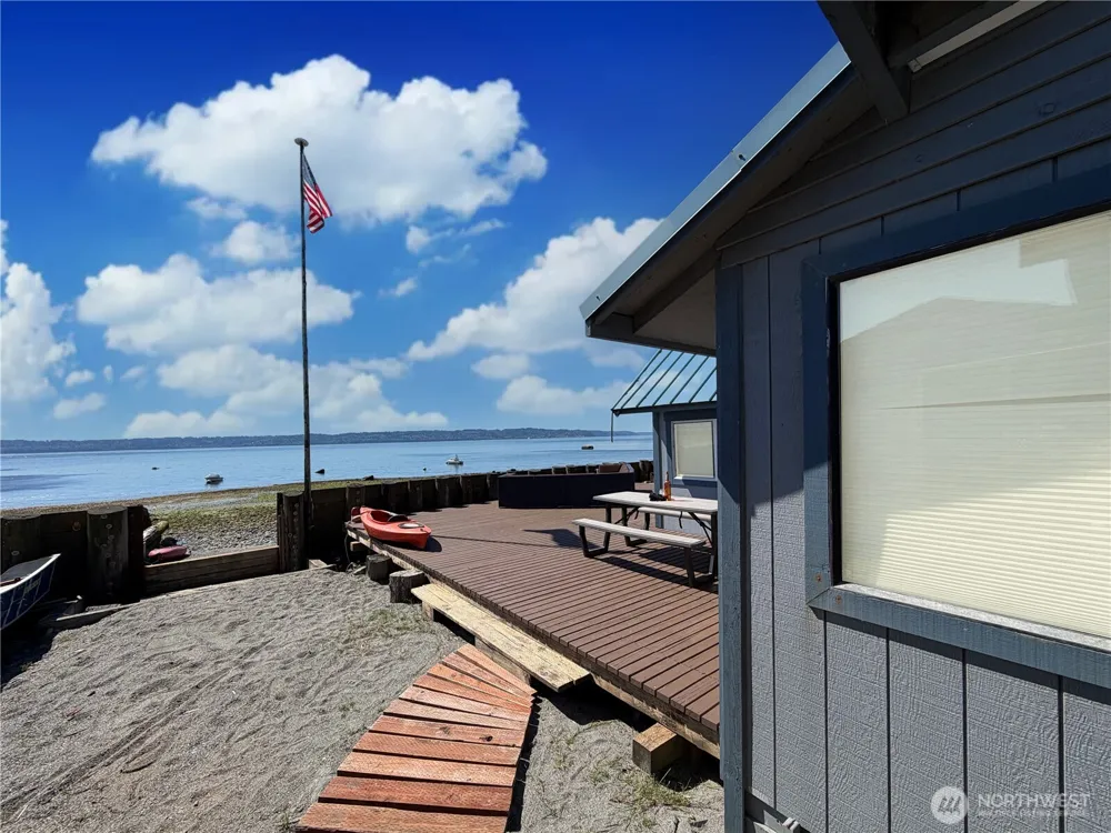 2 S Pilchuck Ave Hat Island, WA 98206