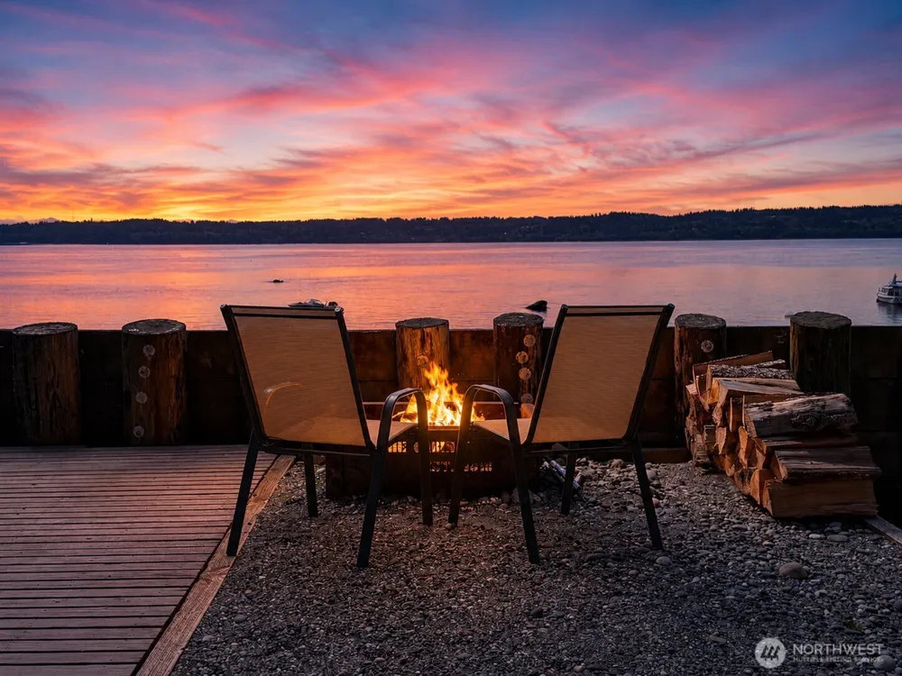 2 S Pilchuck Ave Hat Island, WA 98206