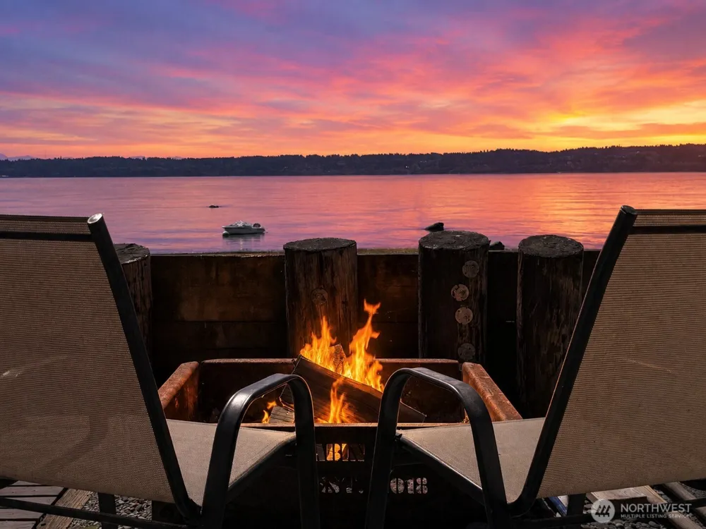 2 S Pilchuck Ave Hat Island, WA 98206