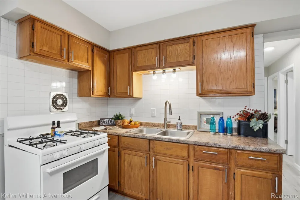 1303 College Avenue Lincoln Park City, MI 48146