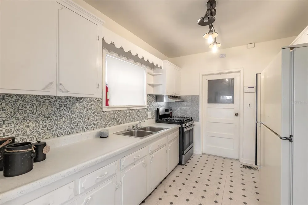 255 LEXINGTON DRIVE Daytona Beach, FL 32114
