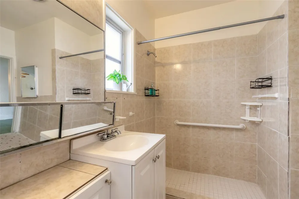 255 LEXINGTON DRIVE Daytona Beach, FL 32114