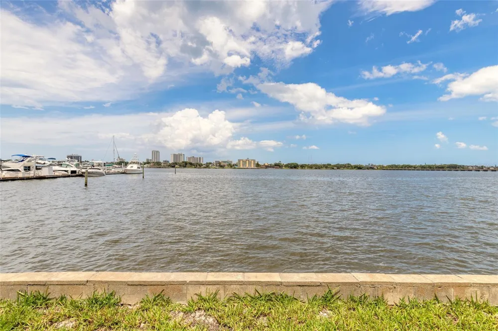 255 LEXINGTON DRIVE Daytona Beach, FL 32114