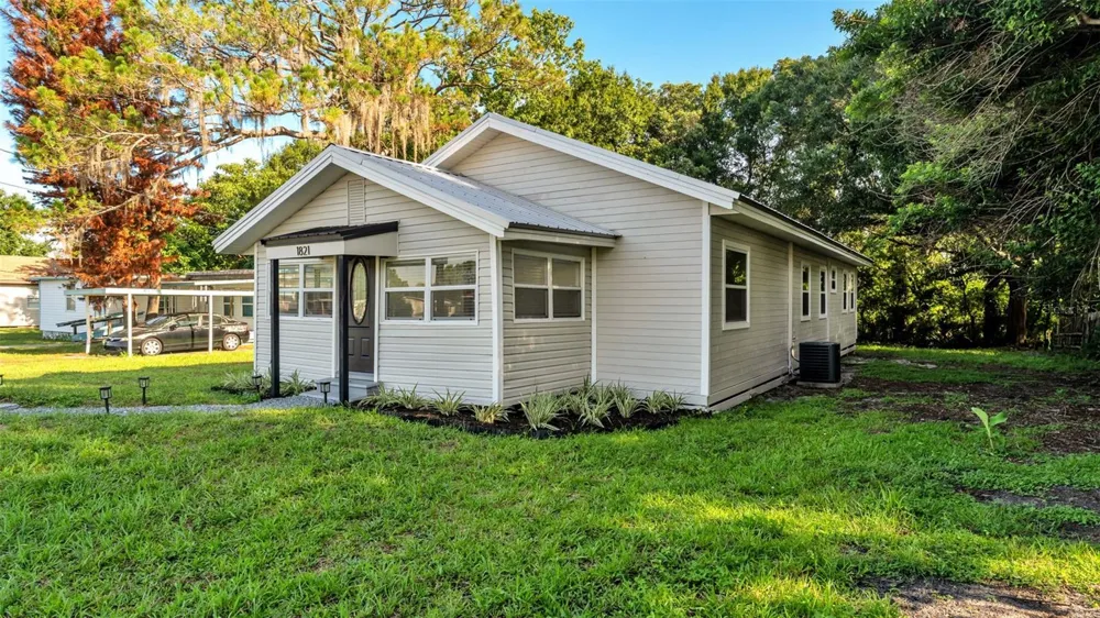 1821 W CHASE STREET Lakeland, FL 33815