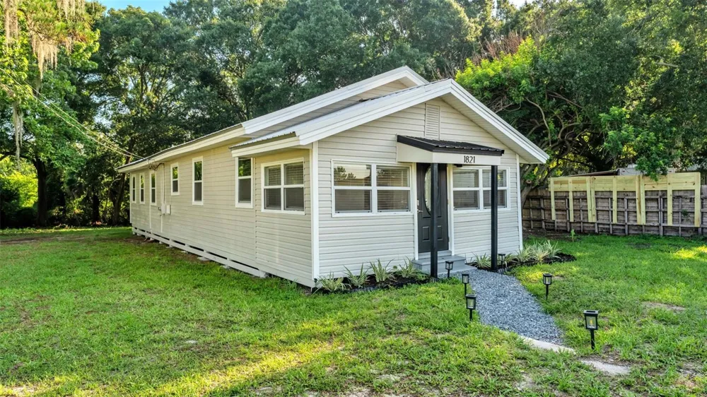 1821 W CHASE STREET Lakeland, FL 33815